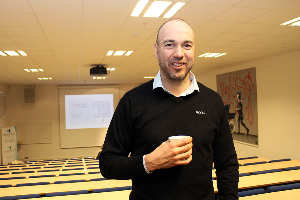 DELTE ERFARINGER: Bent-Inge Storheim, daglig leder i ACOS A/S, fortalte om bedriftens erfaring med å søke SkatteFUNN. Foto: Silje Ulveseth