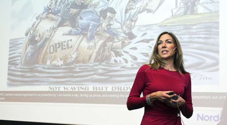 Senior oljeanalytiker Thina Saltvedt snakket om det grønne skiftet og hvordan leve med oljepris på 60 dollar per fat.