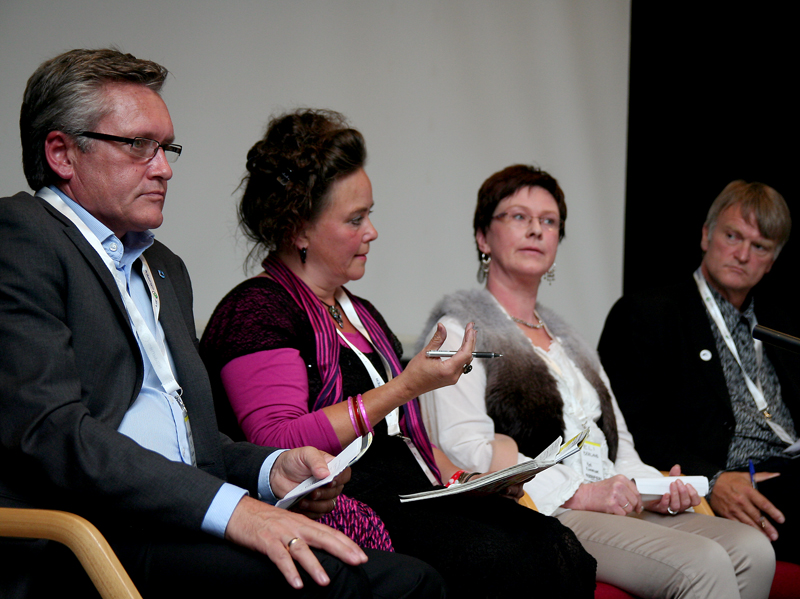 Paneldebatt: Øygarden-ordfører Olav Martin Vik (f.v), fylkeskultursjef Anna Elisa Tryti, Fjell-ordfører Eli Årdal Berland, Sund-ordfører Ove Trellevik.