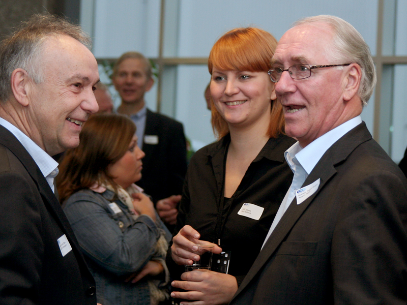 Kurt Andreassen (t.v), administrerende direktør i CCB, Hilde Skålevik, Office Manager i NCE Subsea og Asbjørn Algrøy, administrerende direktør i Business Region Bergen.