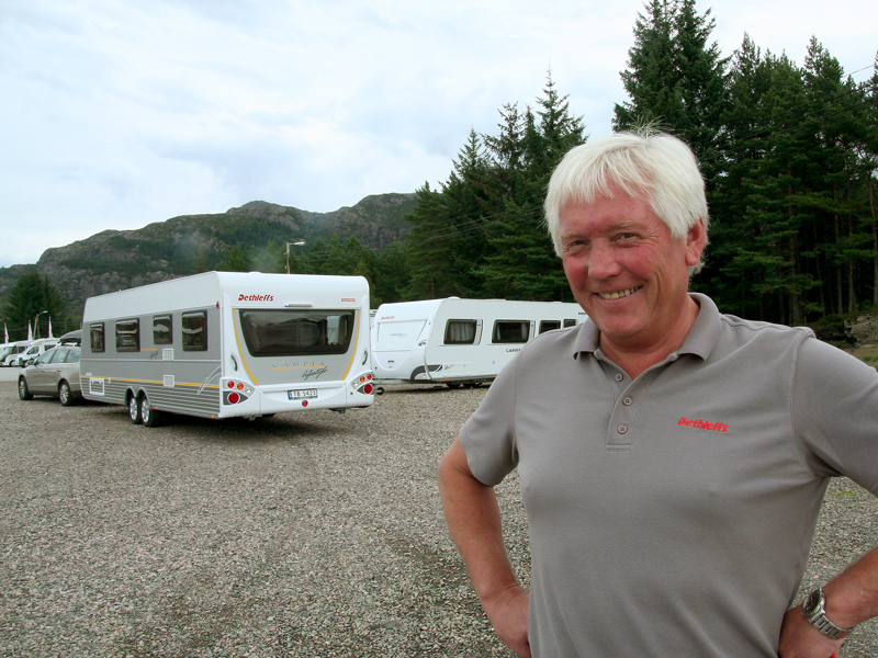 Daglig leder Atle Skogrand i Vest Caravan gleder seg til å få mer plass i nye lokaler neste år.