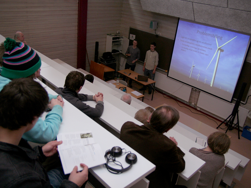 Mens Askøy videregående skole er foreslått utvidet, foreslår Hordaland Fylkeskommune å redusere antall elevplasser ved Sotra Vidaregåande Skule i Skolebruksplanen. Elektrofaget blir foreslått flyttet til Askøy. Arkivfoto: Inger Elise J. Økland.