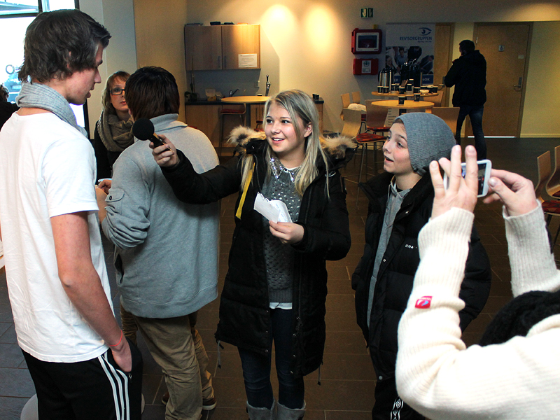 Malene Midttveit Andersen og Ruben Strømme intervjuer Høy på Pære UB. Foto: vnr.no.