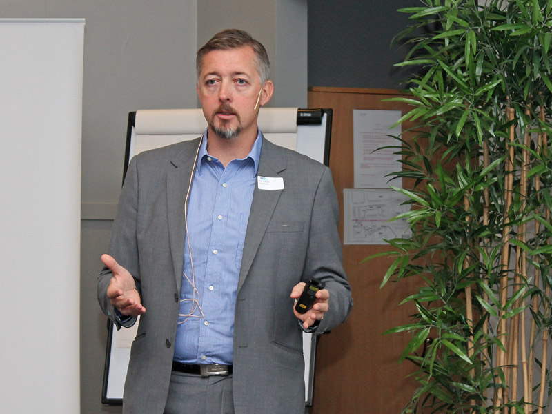 Daglig leder Trond Olsen presenterte NCE Subseas ambisjoner og strategiske tiltak på Oktobertreffet til Vest Næringråd i går. NCE Subsea søker nå Olsens etterfølger. Foto: VNR.no