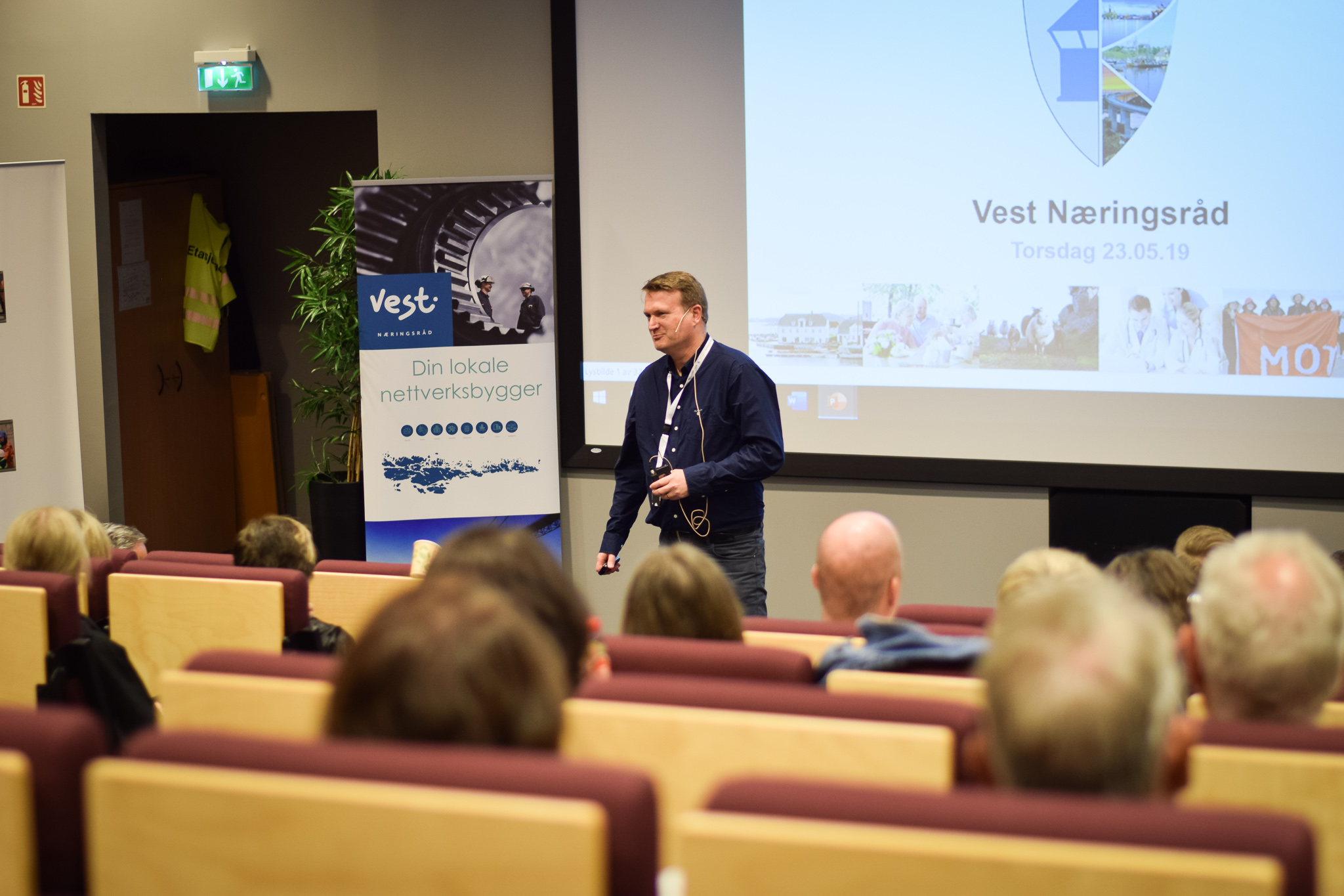 Rune Lid, rådmann i Nye Øygarden kommune, gav medlemmene en status på kommunesammenslåingen. Foto: LK Productions.