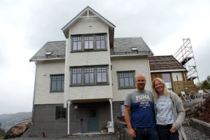 I tre år har ekteparet Anne-Birthe Nyhammer og Chris Bjorøy jobbet med å få Villa Solhaug på plass. Foto: Silje Ulveseth