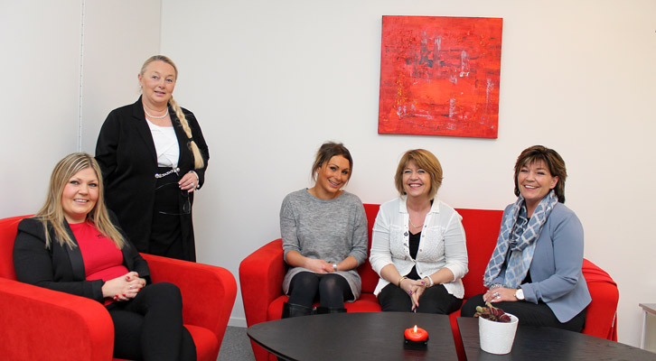 F.v: Anja Moen, Elisabeth Pettersen, Lene Pettersen, Linda Moen og Bente Moen Borge.