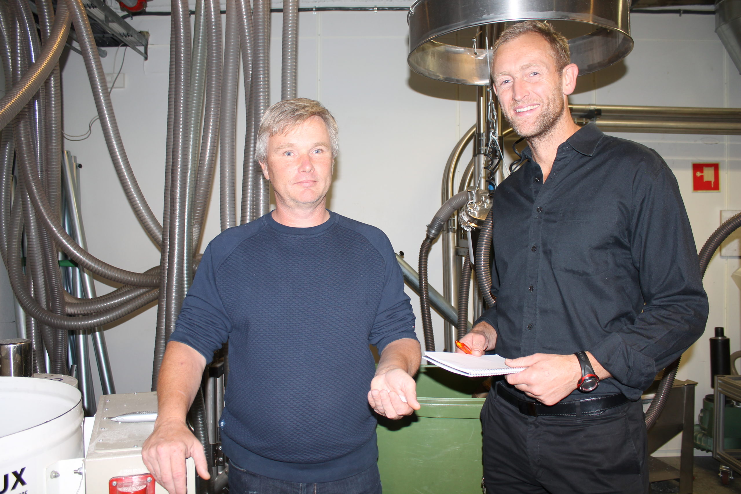 Georg Parmann, daglig leder i Parma Plast står sammen med Sverre Brufladt, produksjonssjef i Grønneviken AS