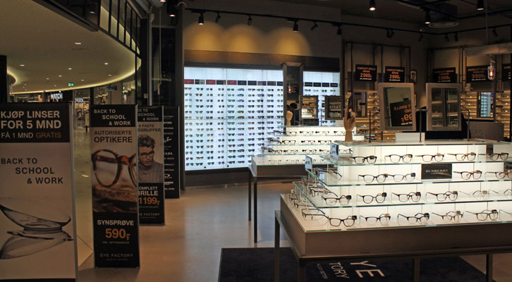 TRENDY OG URBANT IMAGE: - Gant er blant brillemerkene som utmerker seg her på Sotra, forteller butikksjefen ved Eye Factory Sartor Storsenter.