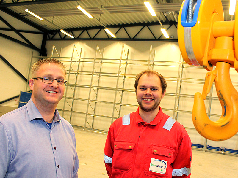 Verkstedformann Sebastian Heggernæs (t.h) og Department Manager Andreas Waardal. Foto: vnr.no
