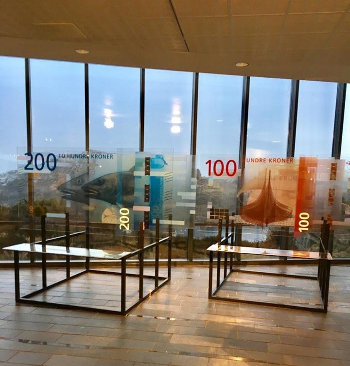 Noregs Banks utstilling har også vært på Vippa i Oslo og på Fiskerimuseet. Den tar seg svært godt ut i Telavåg.